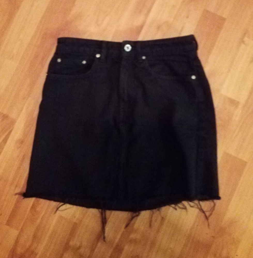 - Zara athletic denim